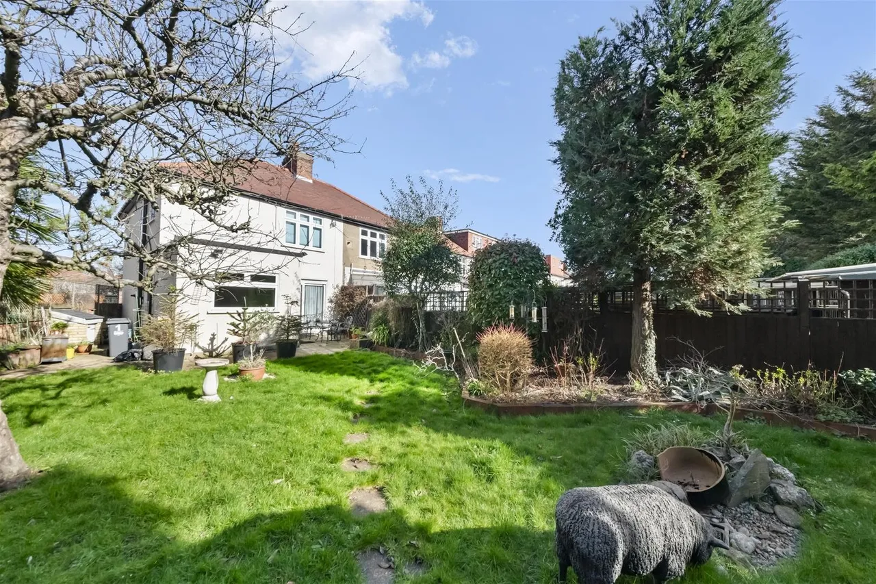 Chestnut Grove, Isleworth, photo 13