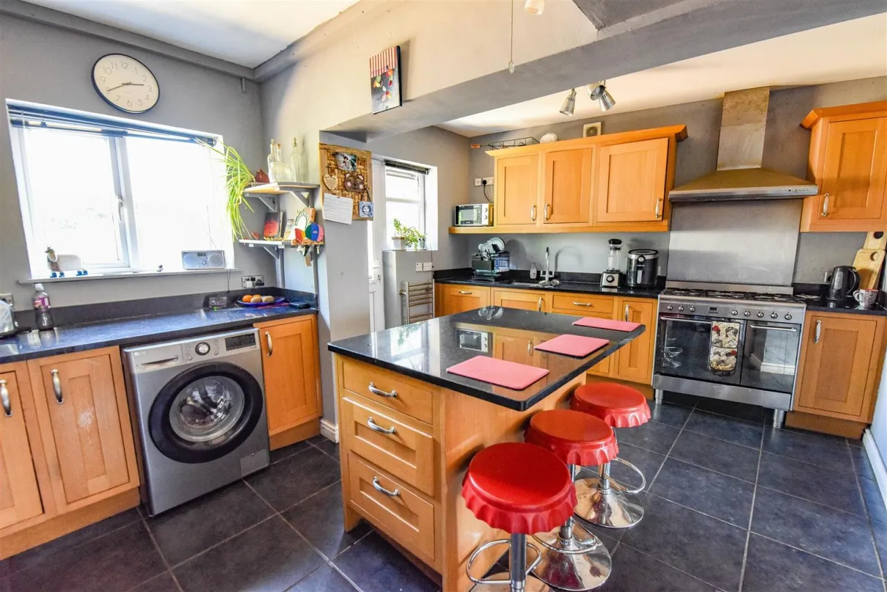 Kingshill Park, Dursley, GL11, photo 2