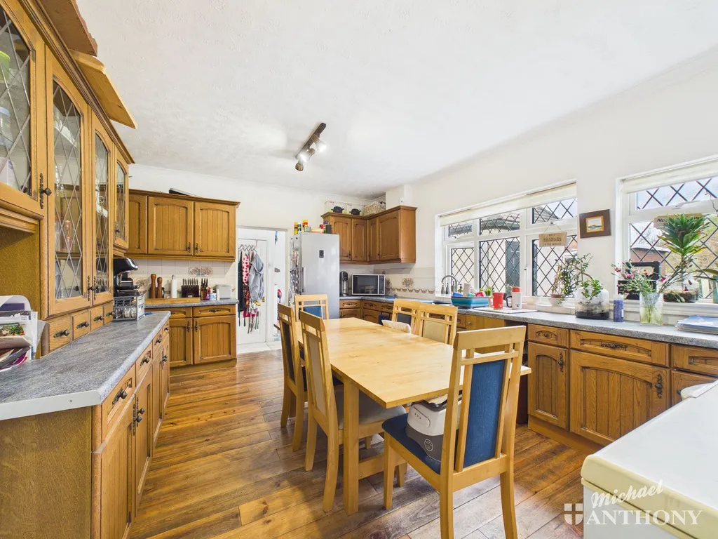 Wendover Road, Stoke Mandeville, Aylesbury, HP22 5TD, photo 10