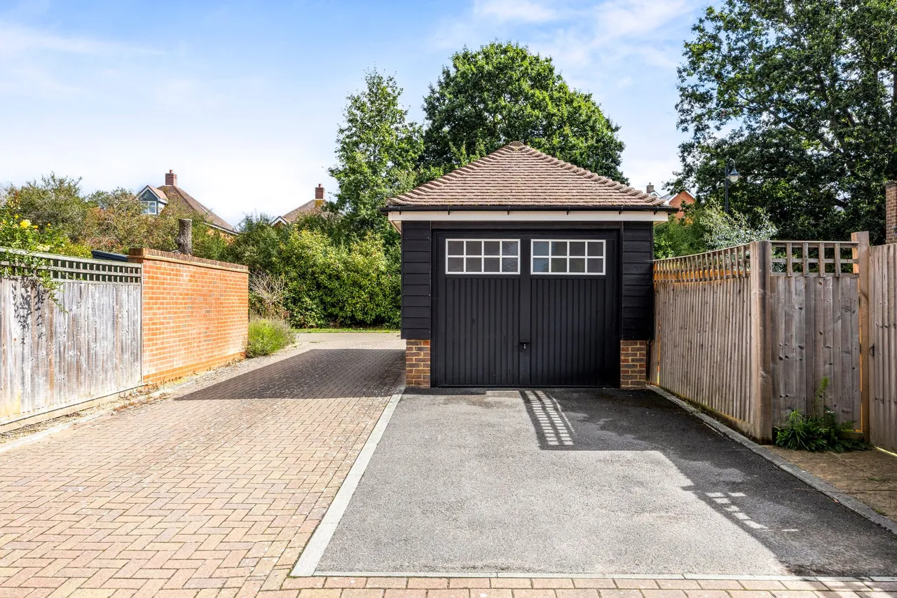 Wells Croft, Broadbridge Heath, RH12, photo 24
