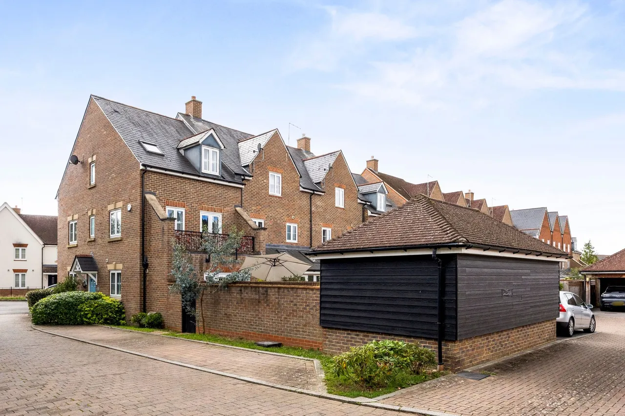 Wells Croft, Broadbridge Heath, RH12, photo 27
