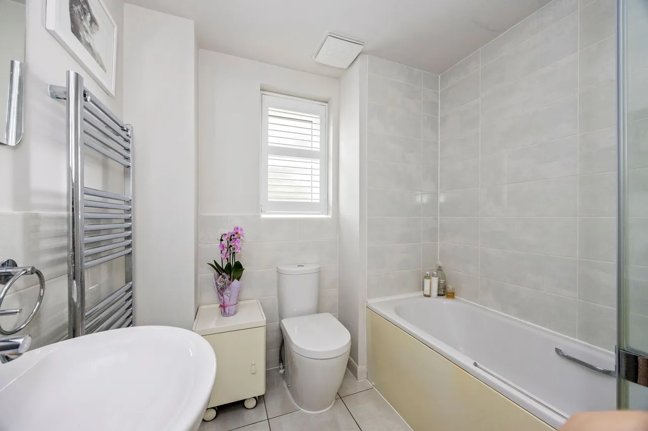 Wells Croft, Broadbridge Heath, RH12, photo 18