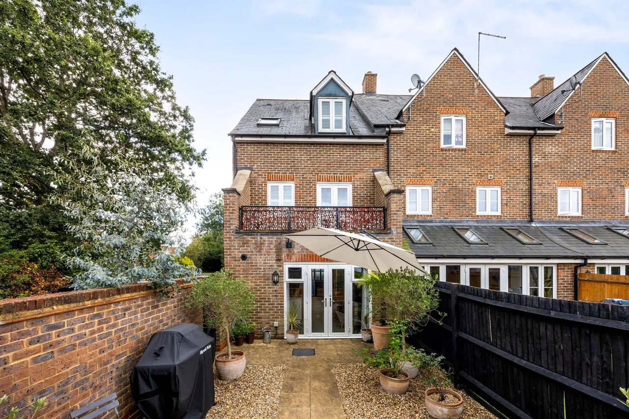 Wells Croft, Broadbridge Heath, RH12, photo 26