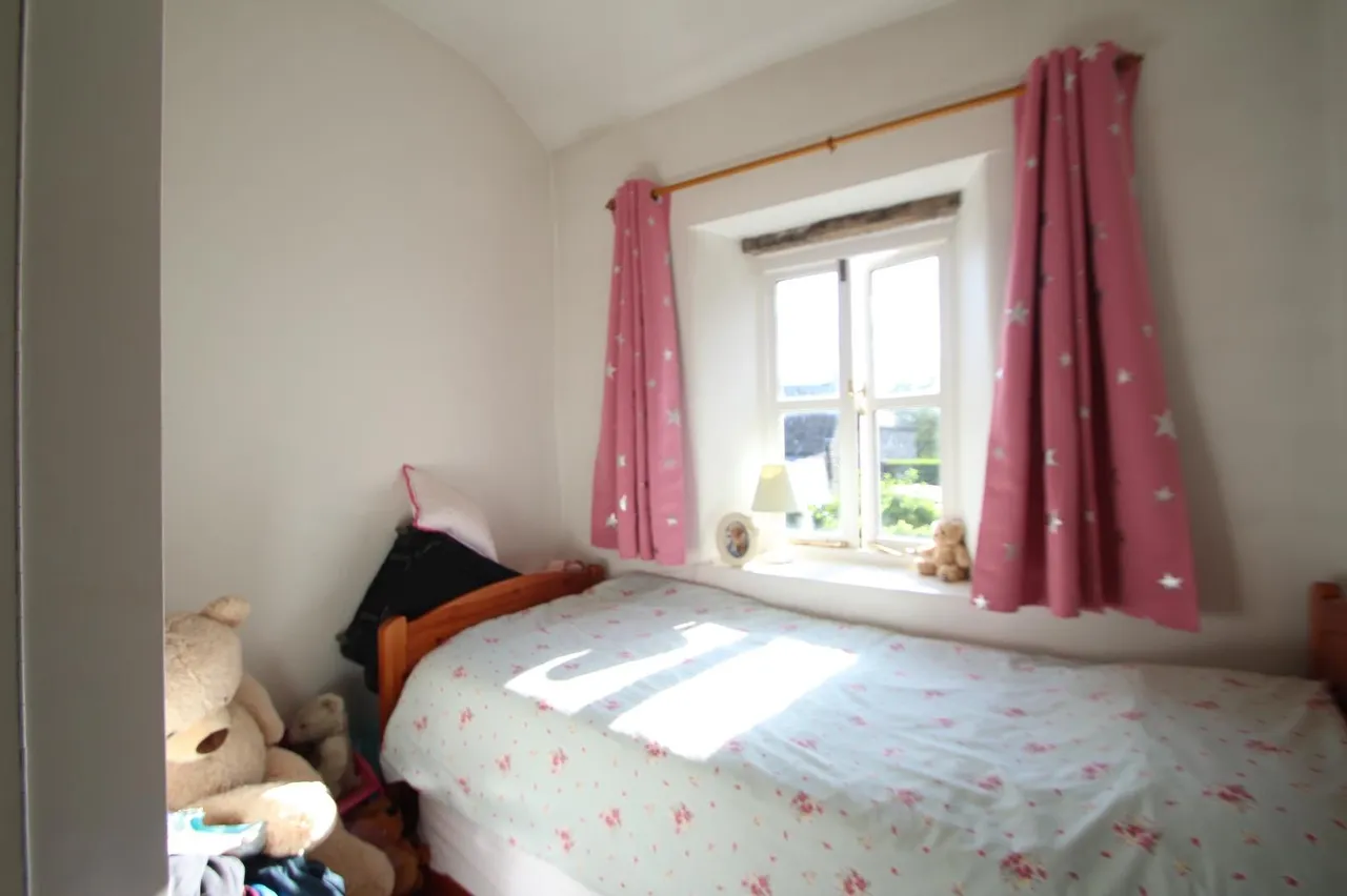 Church Lane, Esholt, BD17, photo 6