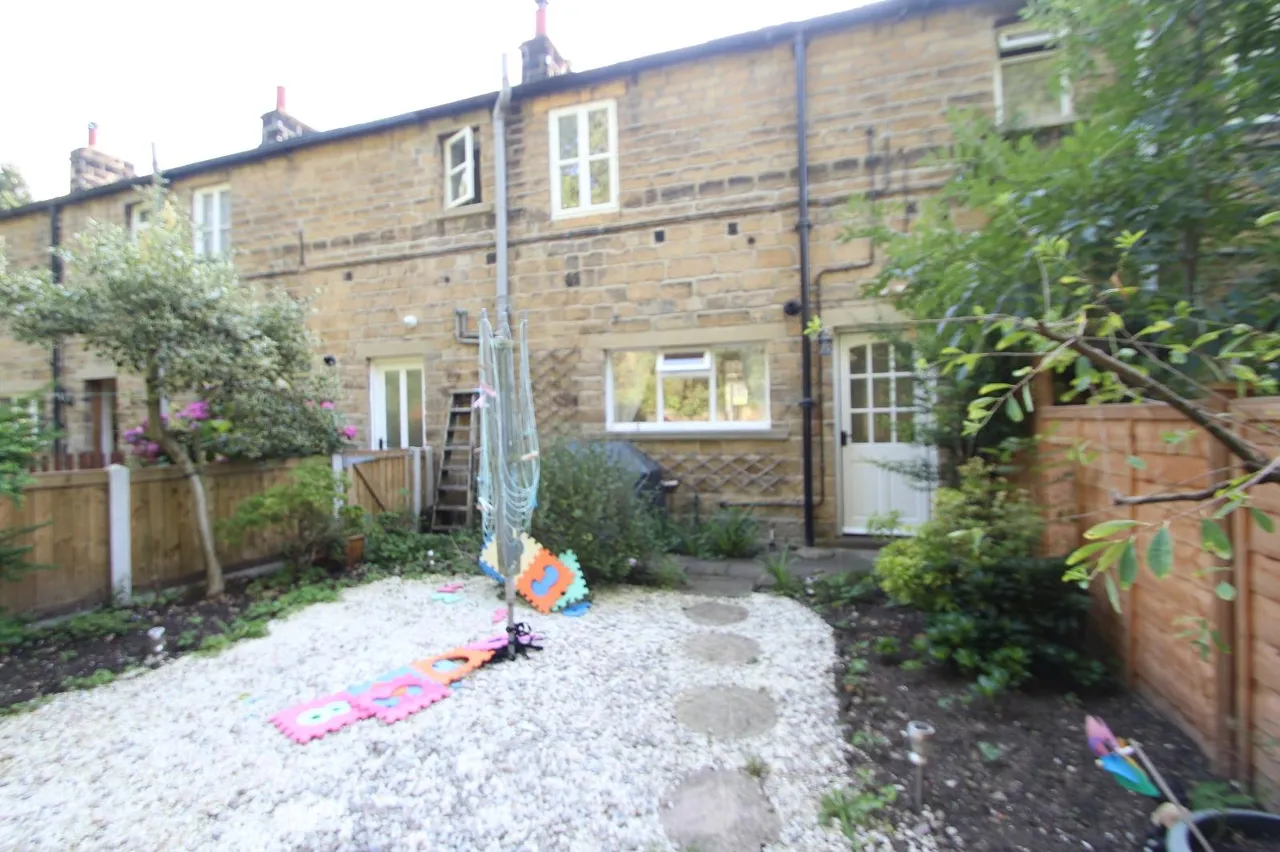 Church Lane, Esholt, BD17, photo 8