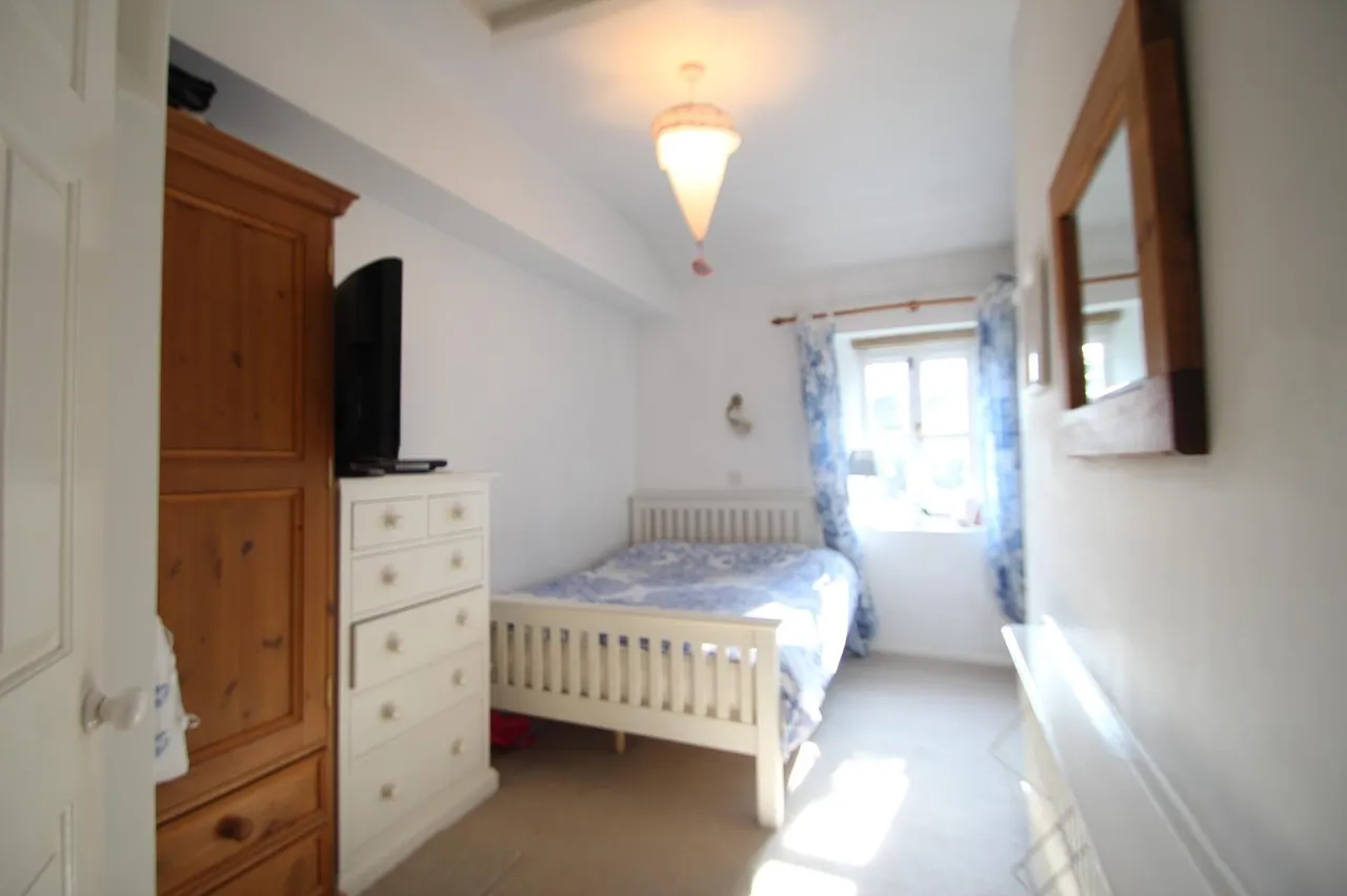Church Lane, Esholt, BD17, photo 4