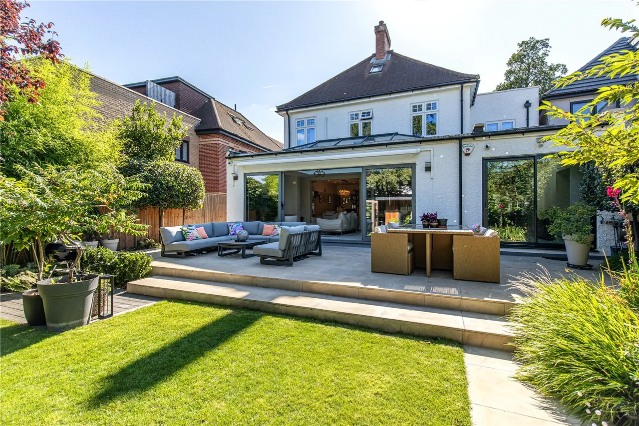 Gunnersbury Avenue, London, W5, photo 12