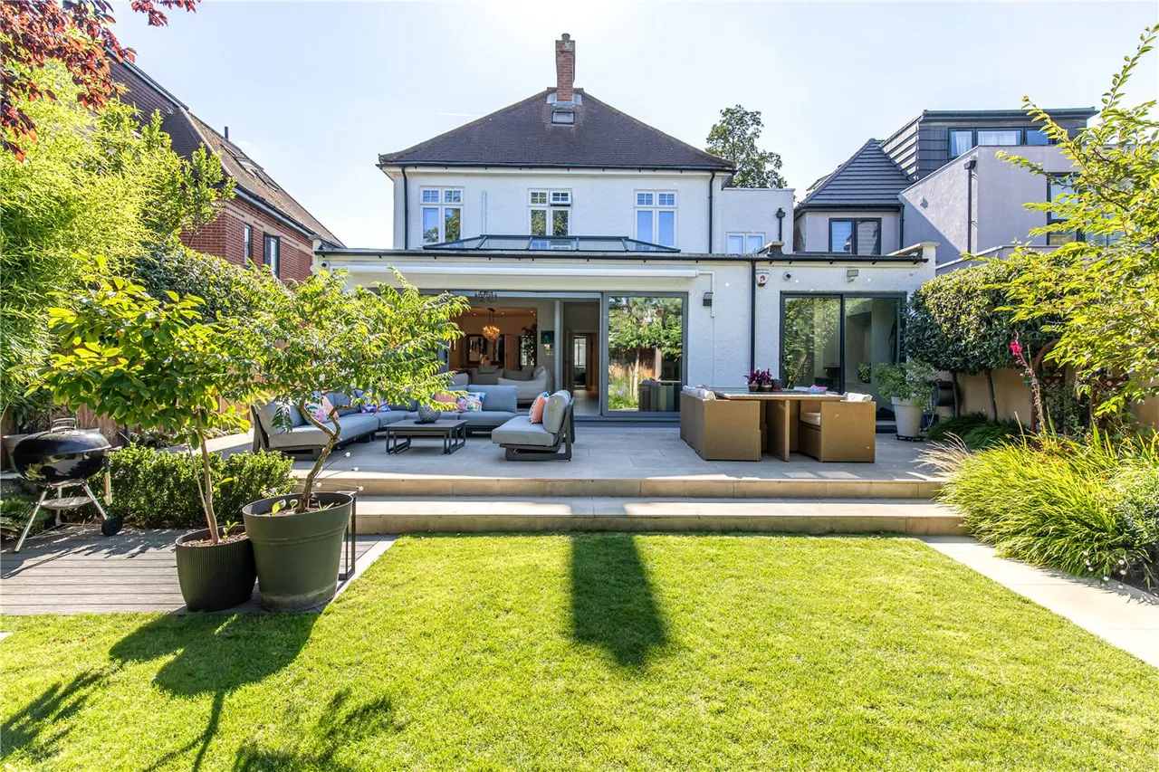 Gunnersbury Avenue, London, W5, photo 11