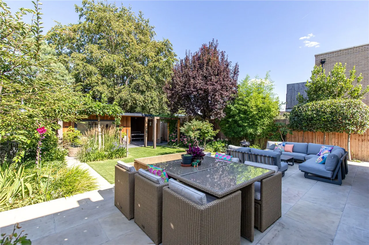 Gunnersbury Avenue, London, W5, photo 4