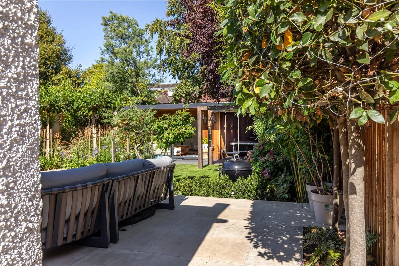 Gunnersbury Avenue, London, W5, photo 2