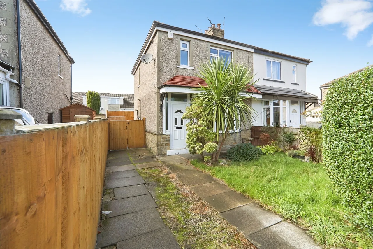 3 bed house for sale — Low Ash Crescent, Shipley