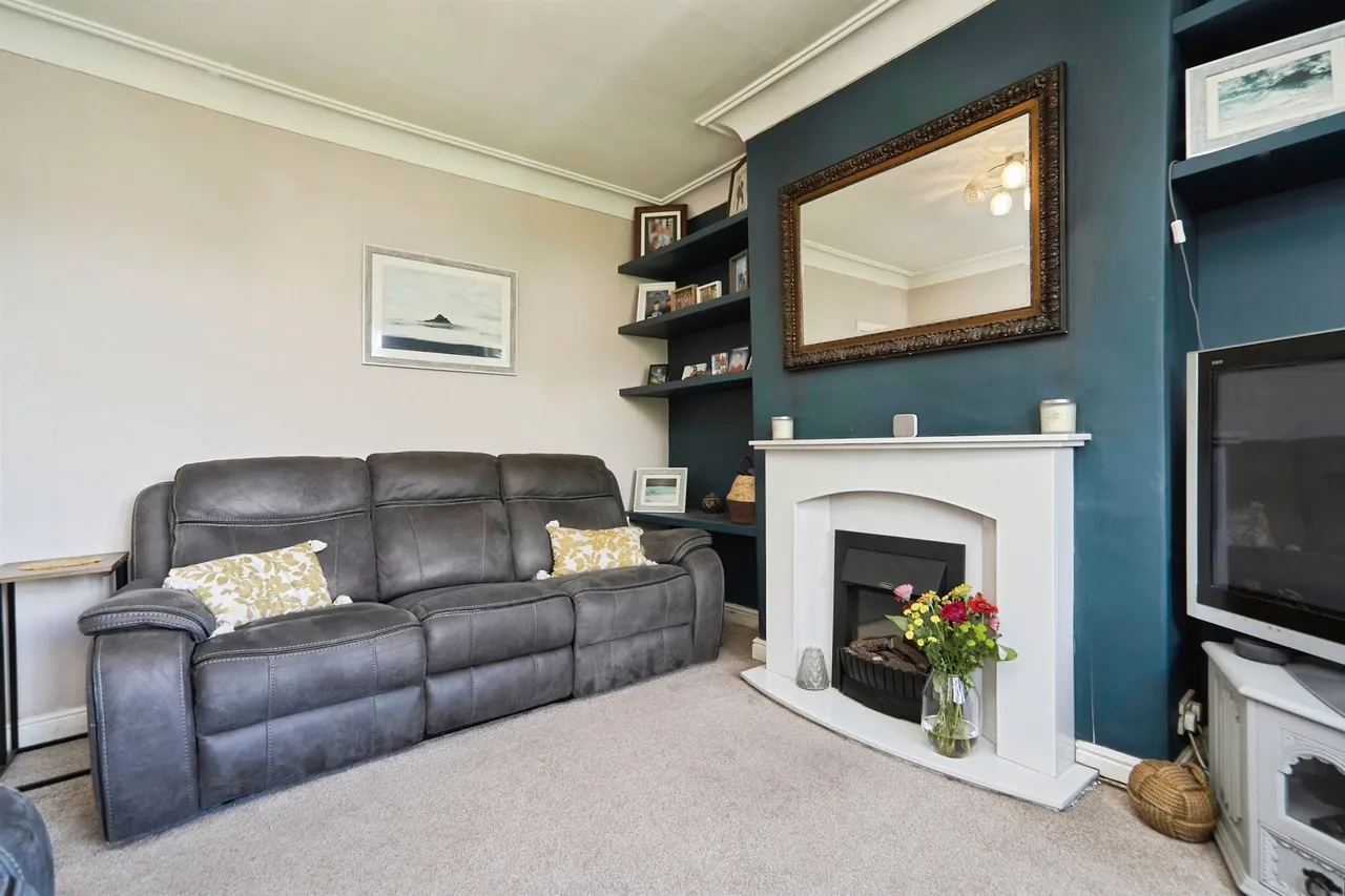 Low Ash Crescent, Shipley, photo 4