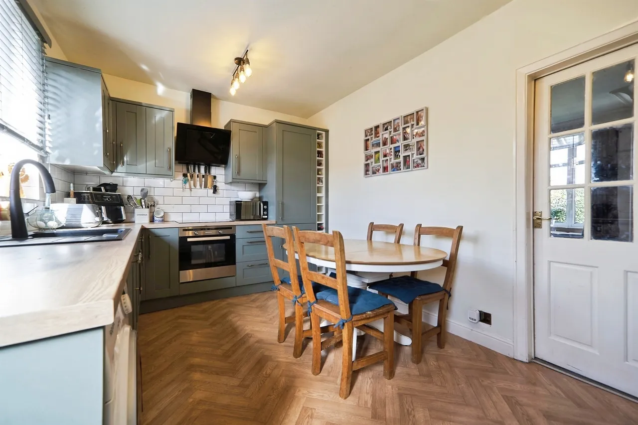 Low Ash Crescent, Shipley, photo 7