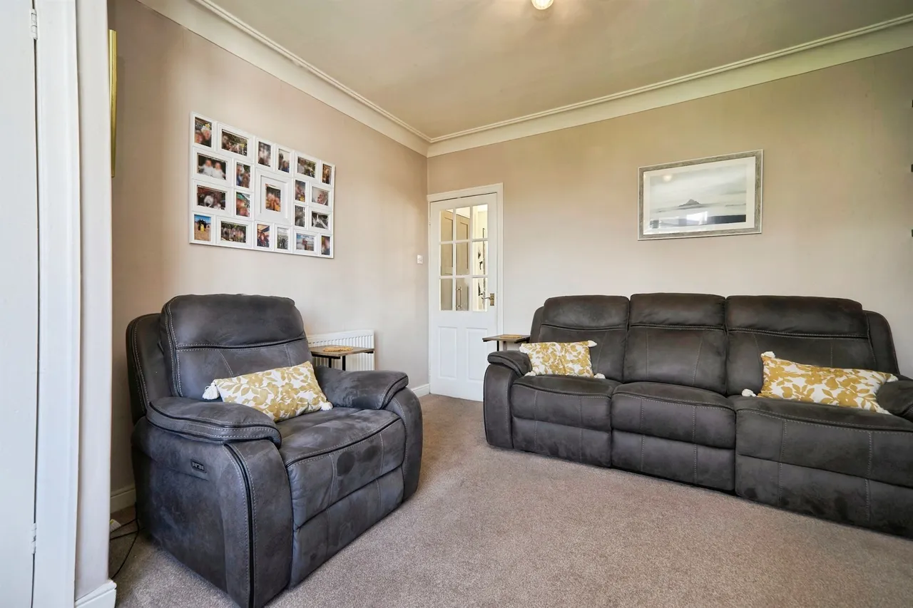 Low Ash Crescent, Shipley, photo 5