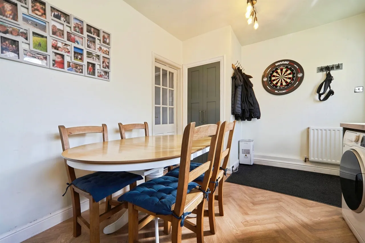 Low Ash Crescent, Shipley, photo 11