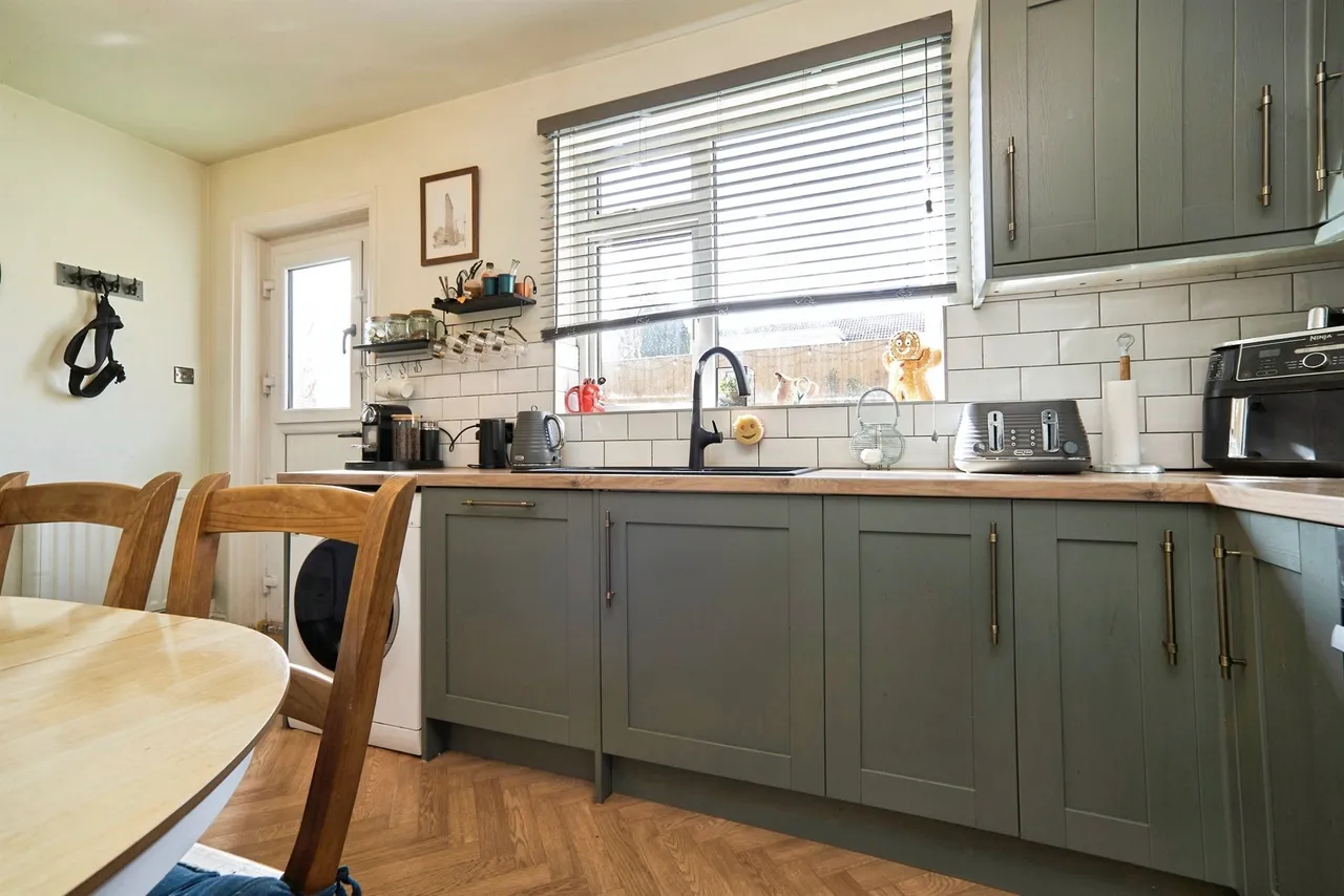 Low Ash Crescent, Shipley, photo 10