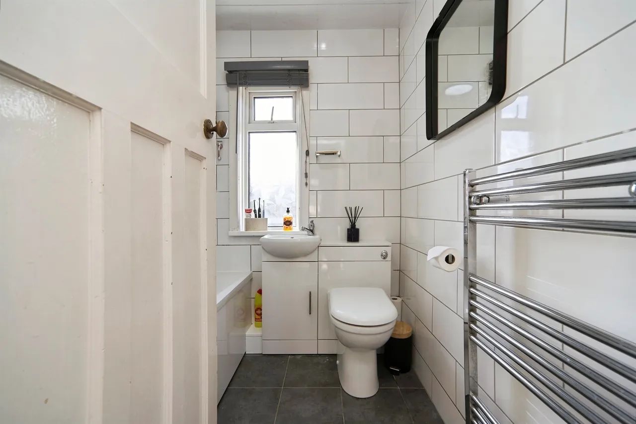 Low Ash Crescent, Shipley, photo 12