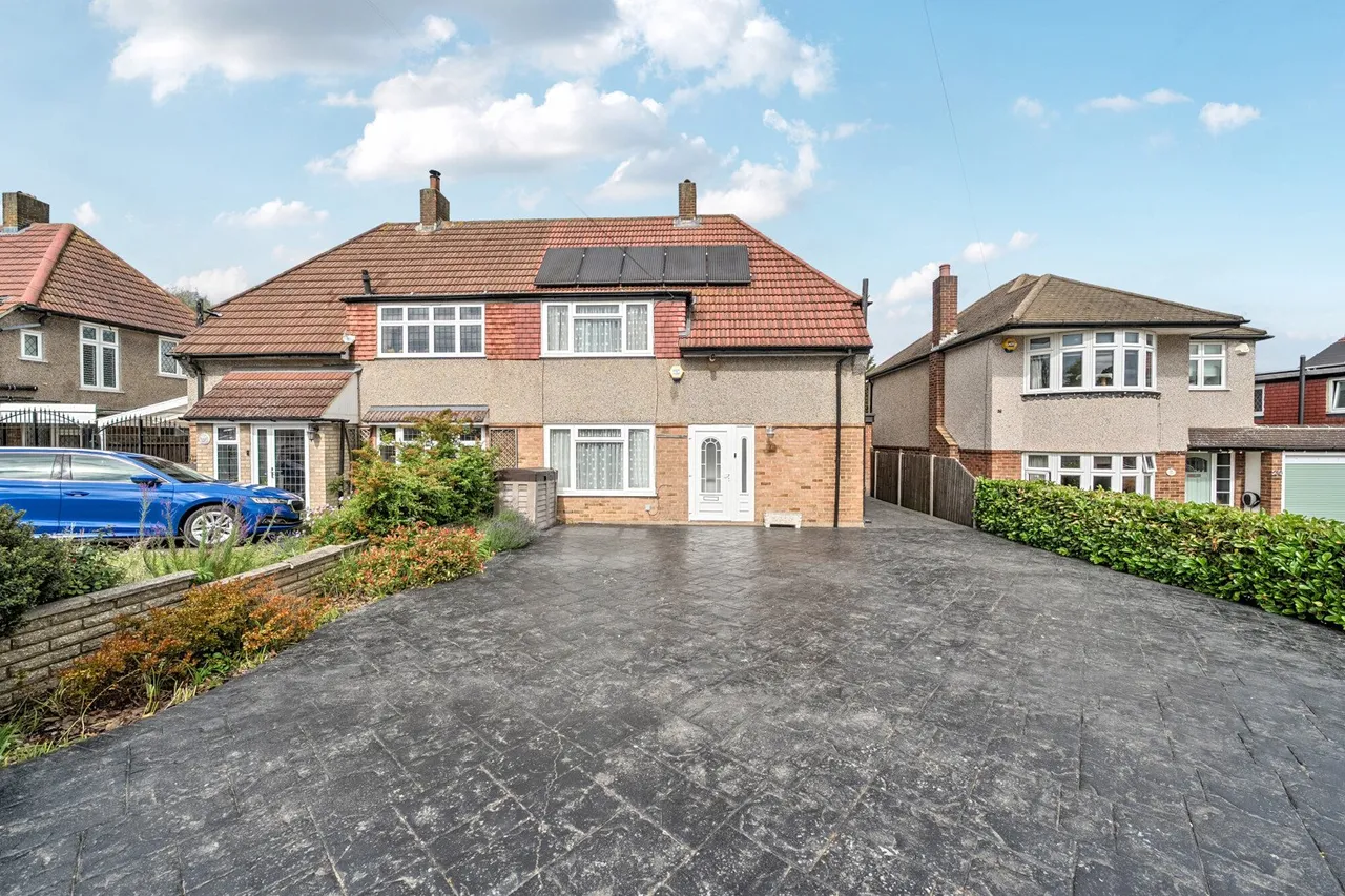 3 bed house for sale — Downs Avenue, BR7