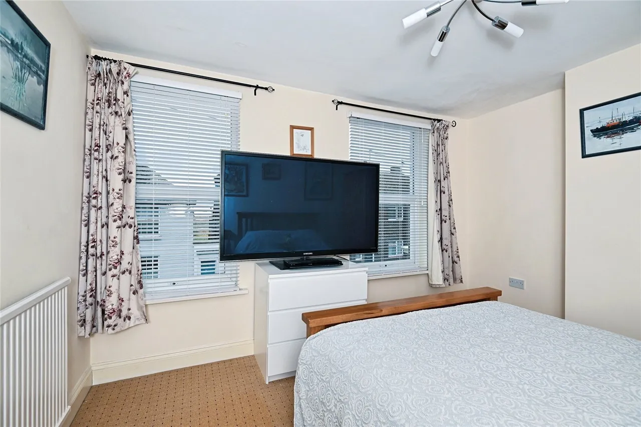 High Street, Queenborough, ME11, photo 15
