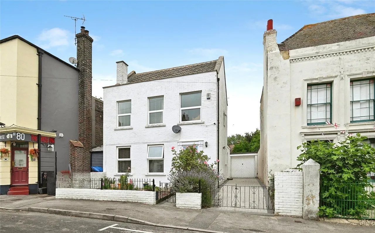 3 bed house for sale, High Street, Queenborough, ME11