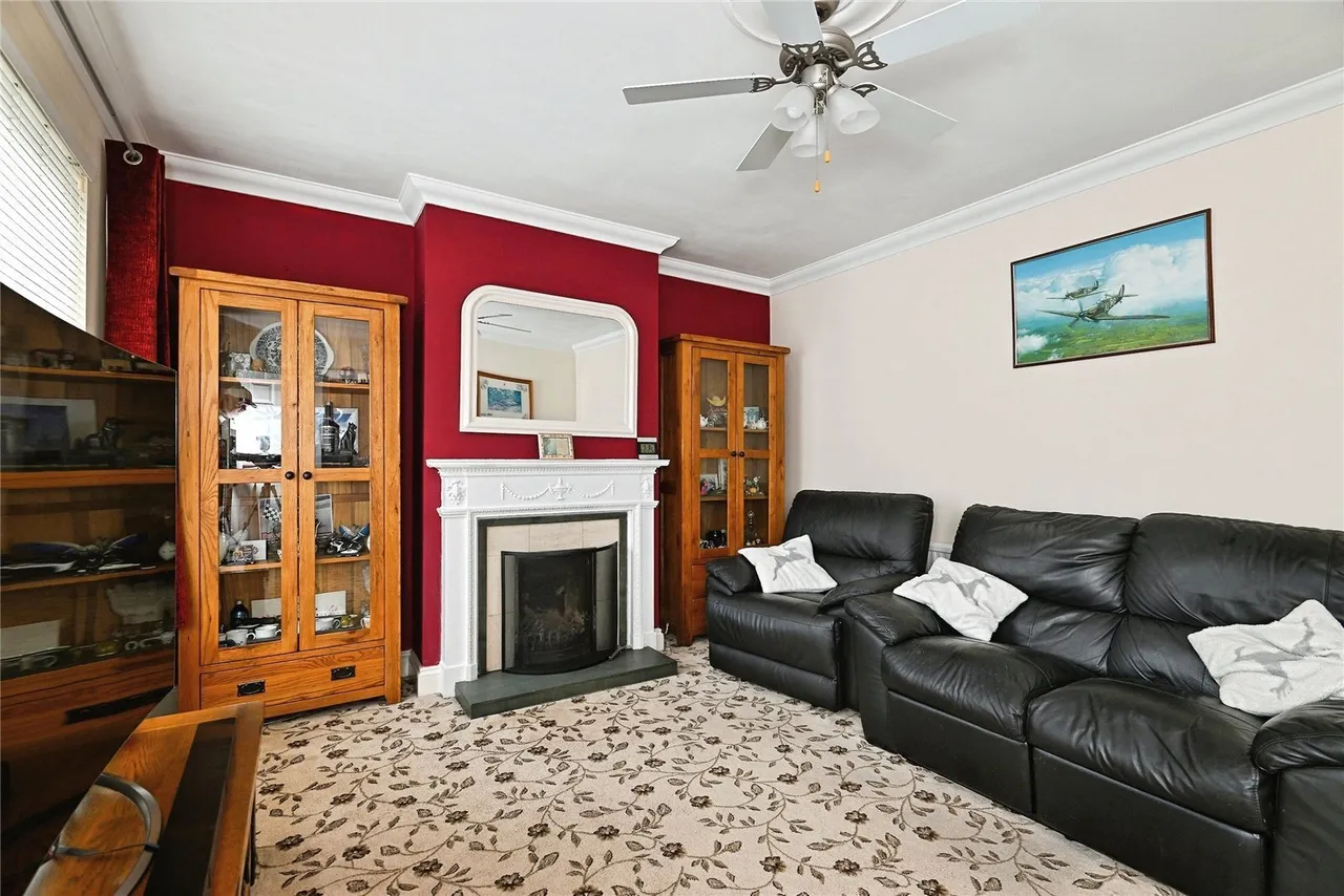 High Street, Queenborough, ME11, photo 2