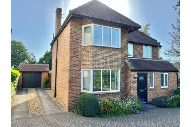 4 bed house for sale — London Road, Buckingham