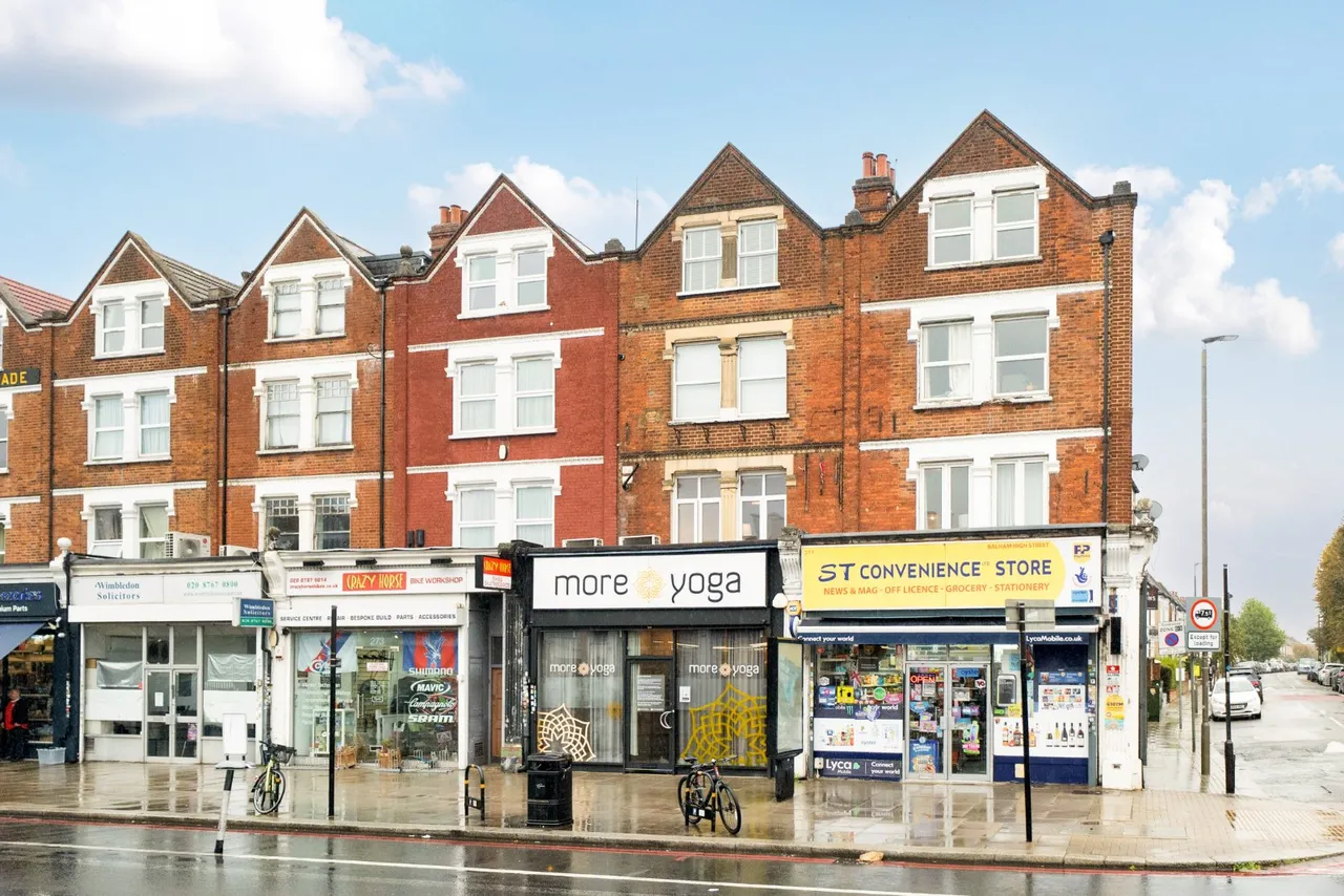 Balham High Road, London, SW17, photo 6