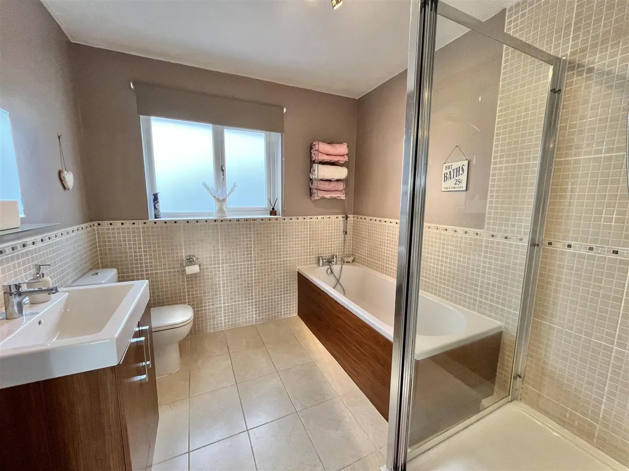Meadowfield Close, Hadfield, SK13, photo 17