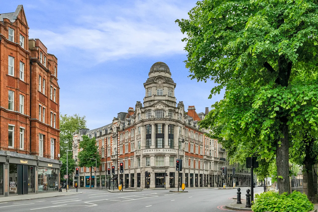 3 bed flat for sale — Empire House, Thurloe Place, Kensington, London