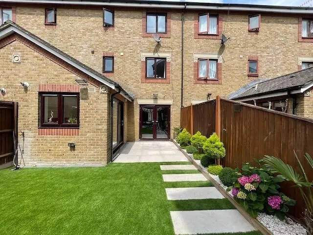 5 bed house for sale — 10 Surma Close, London
