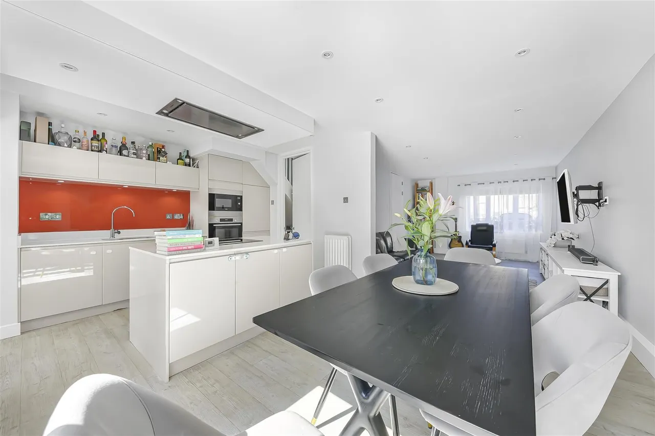 10 Surma Close, London, photo 4