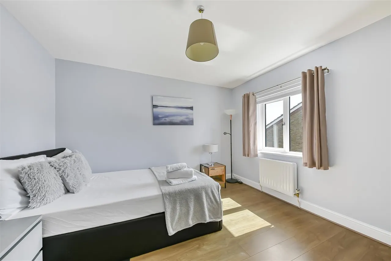 10 Surma Close, London, photo 11