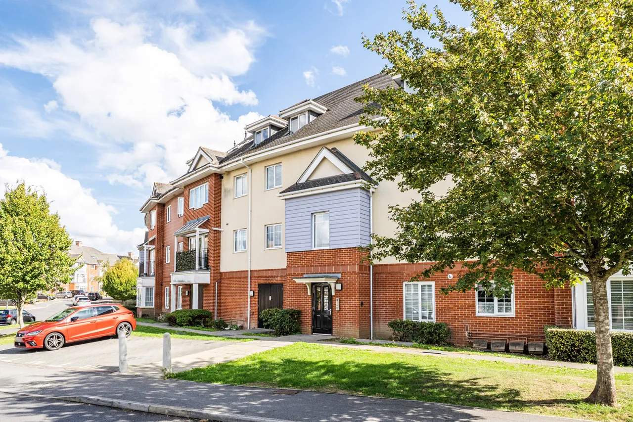 Flowers Avenue, HA4, photo 12