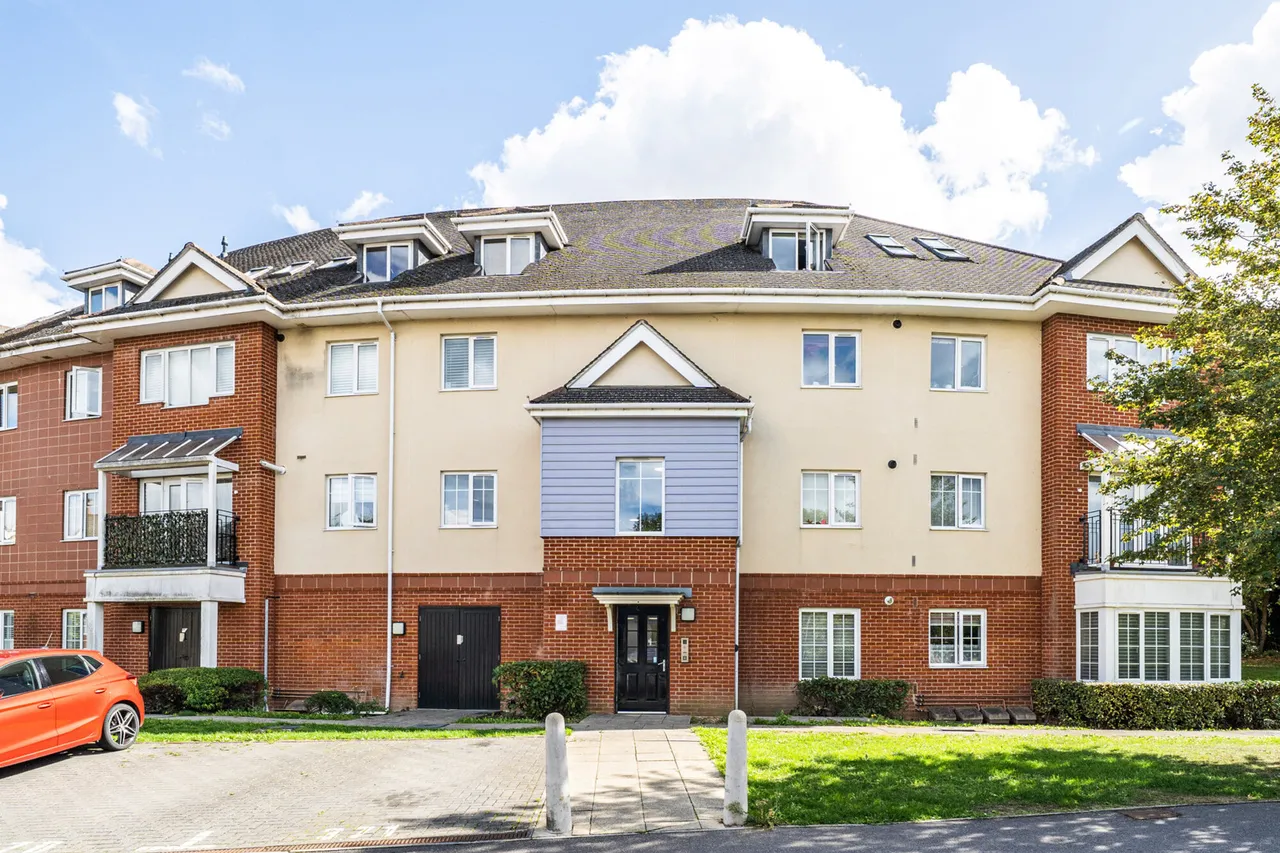2 bed flat for sale, Flowers Avenue, HA4