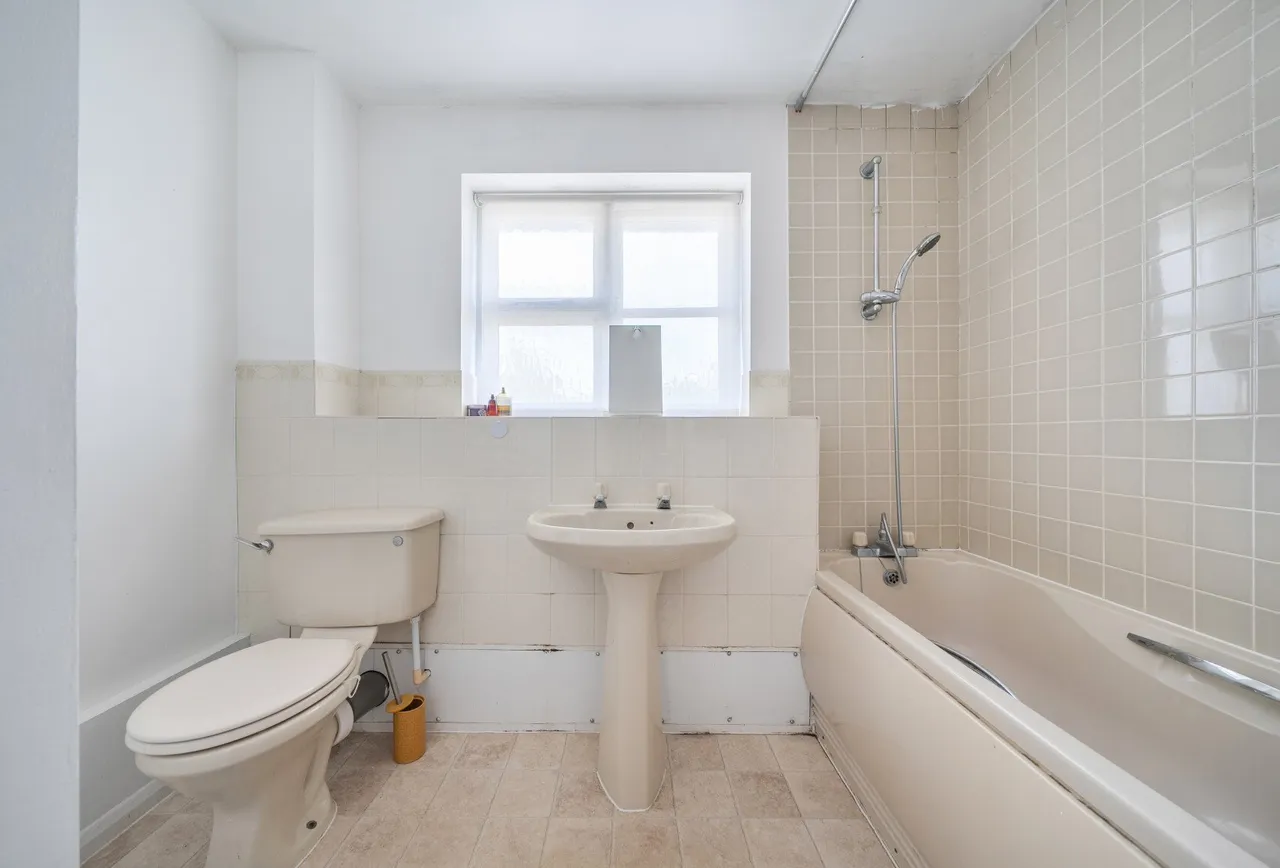 Staffords Place, Horley, RH6 9GY, photo 5