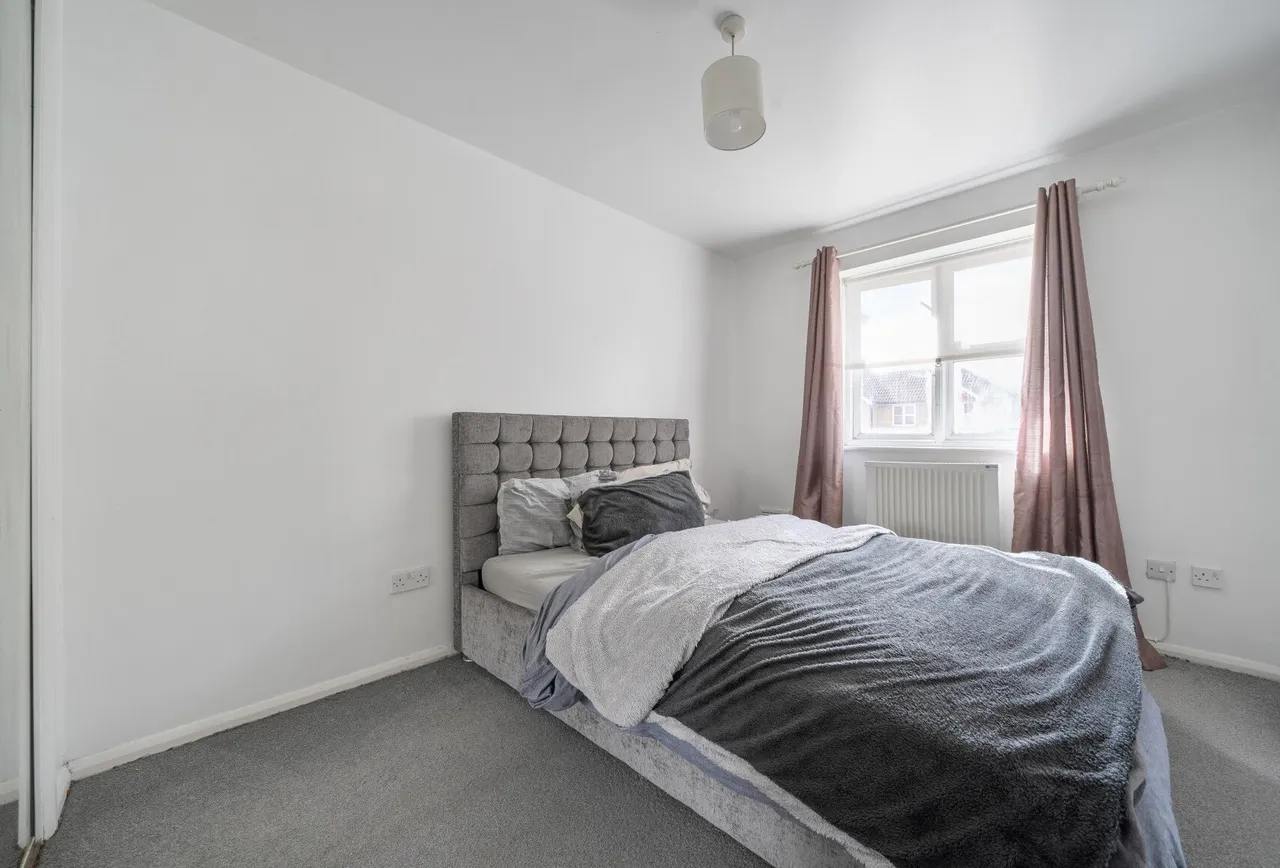 Staffords Place, Horley, RH6 9GY, photo 14