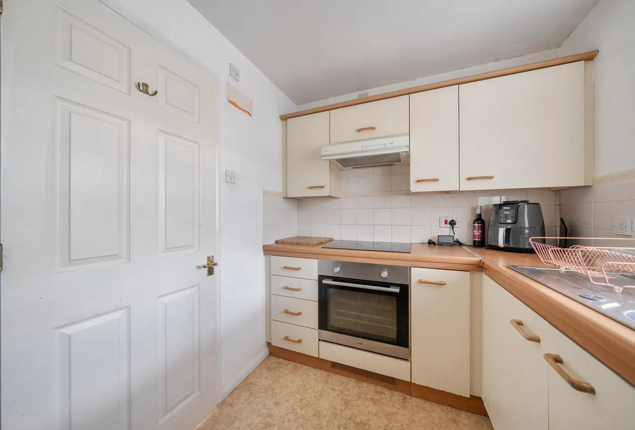 Staffords Place, Horley, RH6 9GY, photo 10