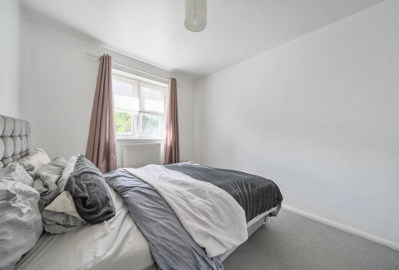 Staffords Place, Horley, RH6 9GY, photo 16