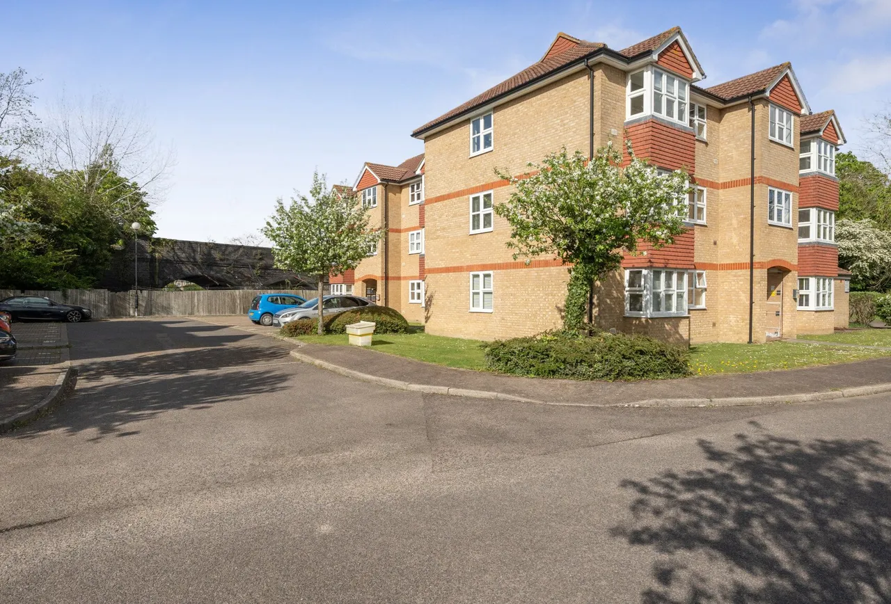 Staffords Place, Horley, RH6 9GY, photo 8