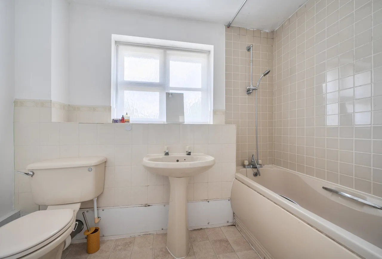 Staffords Place, Horley, RH6 9GY, photo 13