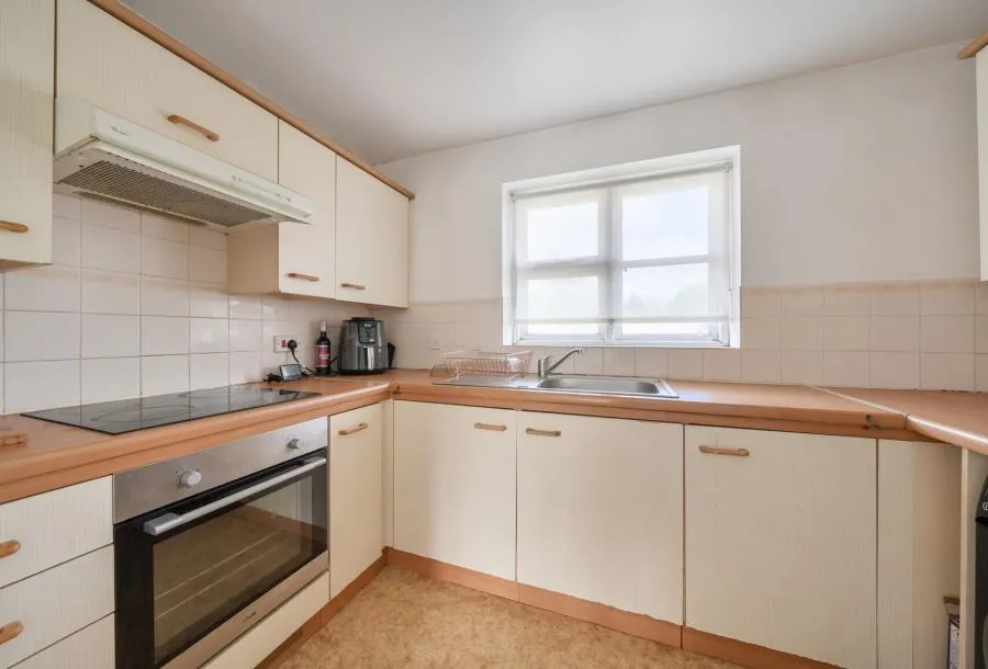 Staffords Place, Horley, RH6, photo 3
