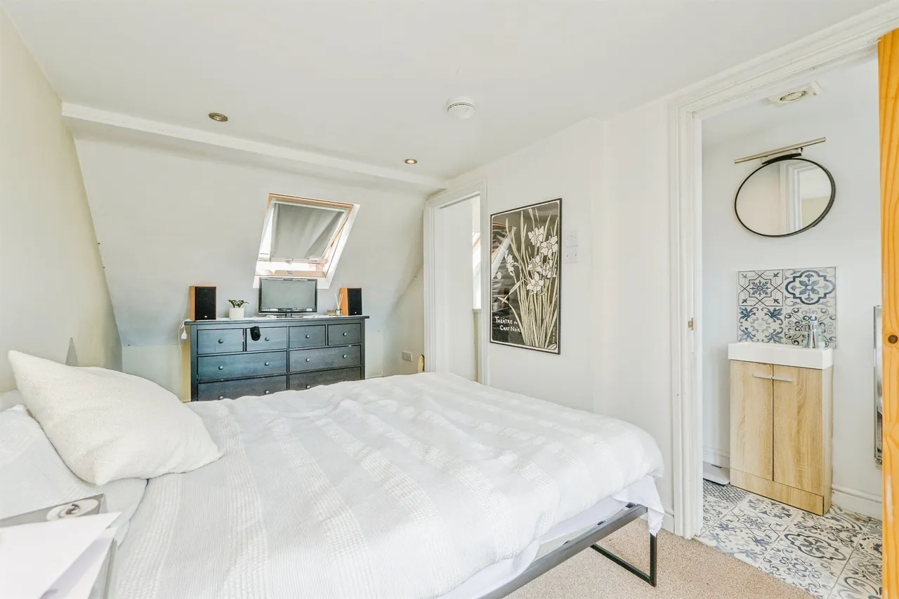 Inverness Place, Roath, Cardiff, photo 12