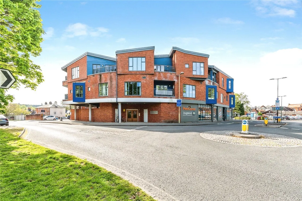 2 bed flat for sale, Broadwater Road, Romsey, SO51