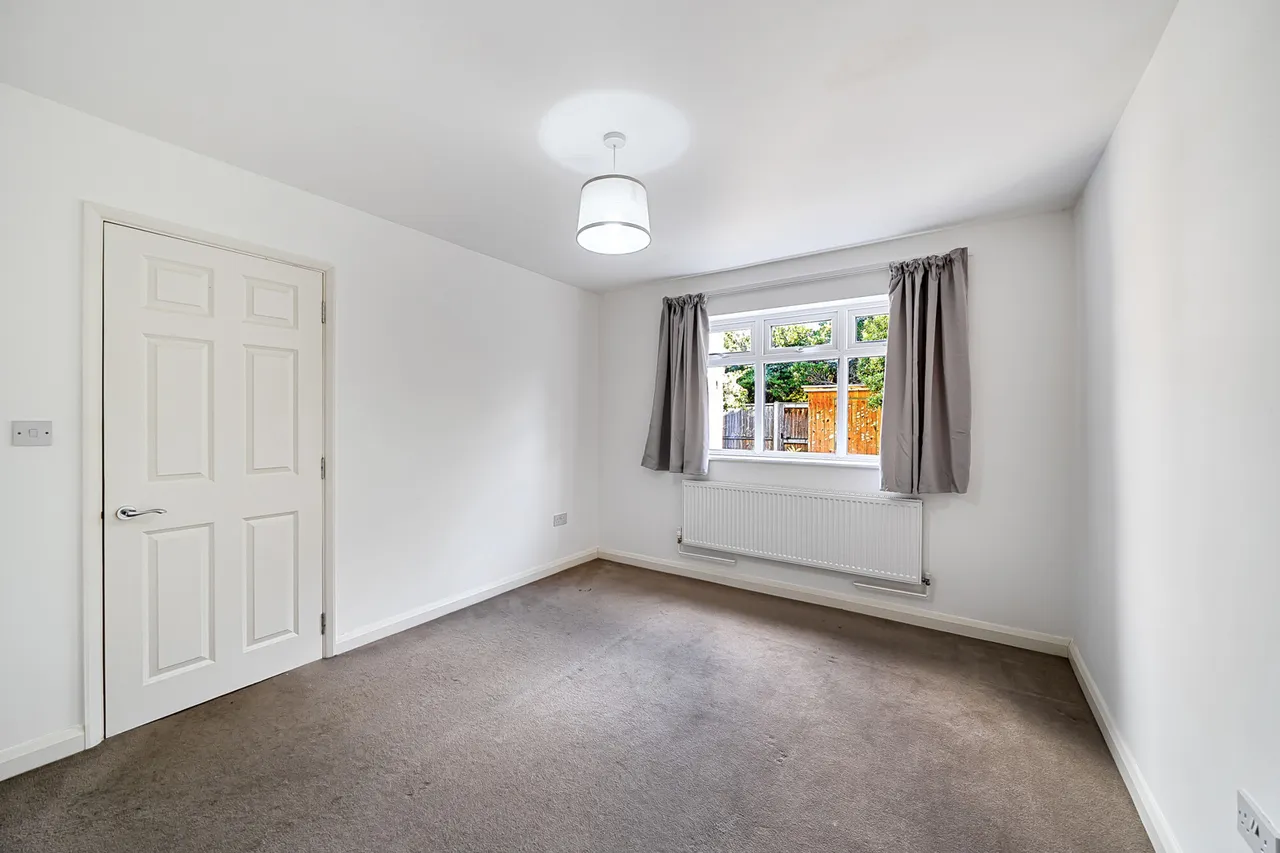 Parkfield Avenue, Hillingdon, UB10, photo 8