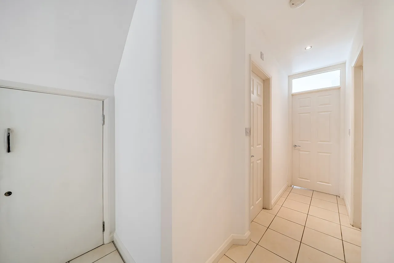 Parkfield Avenue, Hillingdon, UB10, photo 9