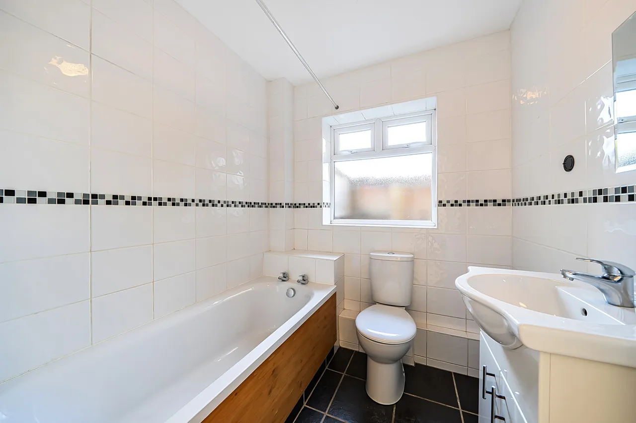 Parkfield Avenue, Hillingdon, UB10, photo 6