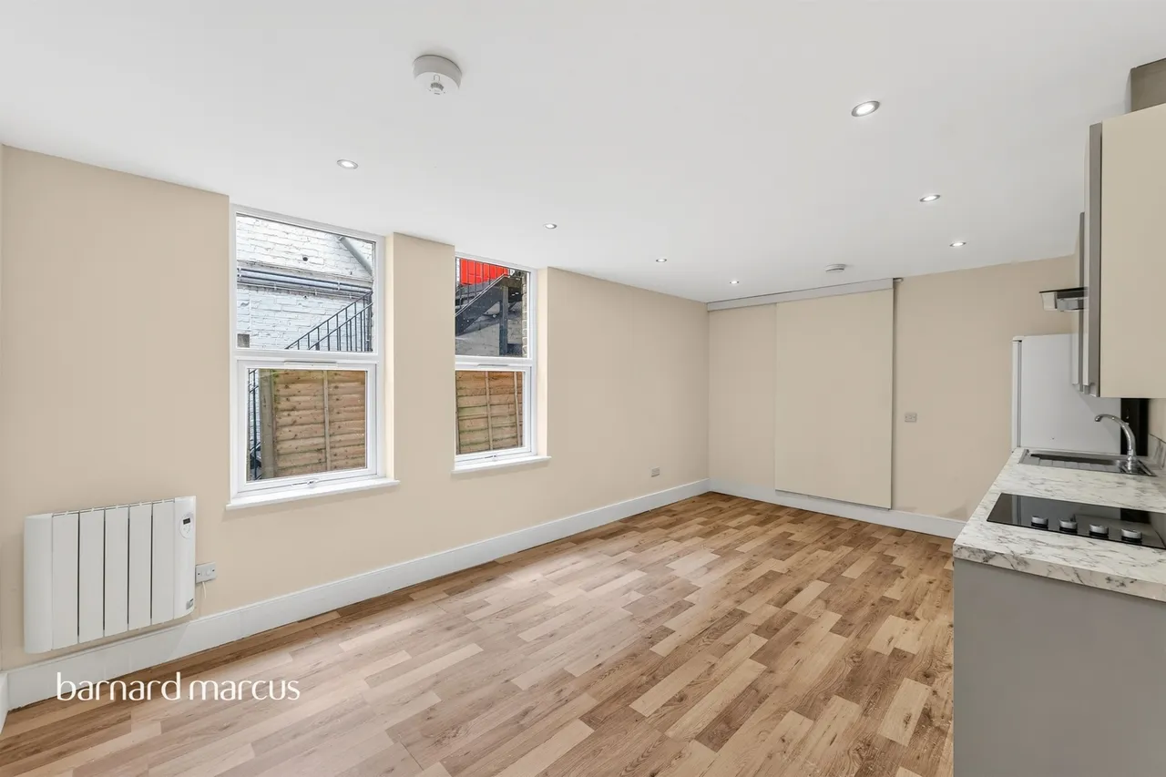 Mitcham Lane, London, SW16, photo 17