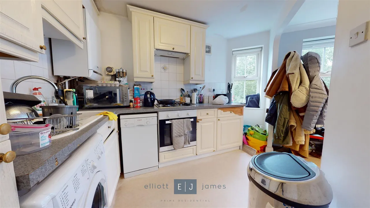 High Road, Woodford Green, photo 5
