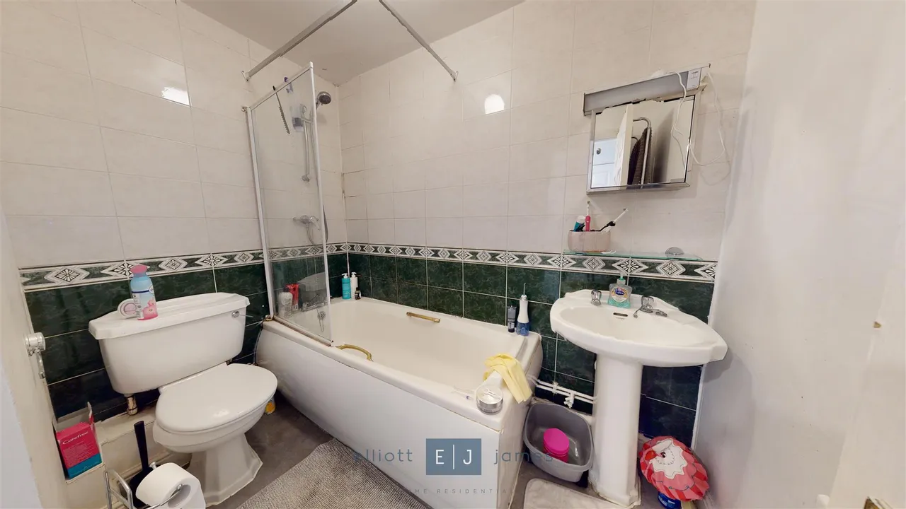 High Road, Woodford Green, photo 9
