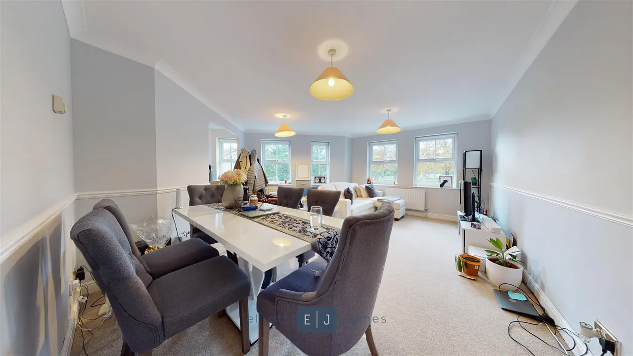 High Road, Woodford Green, photo 4